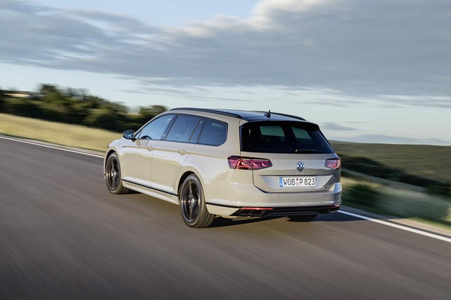  Volkswagen Passat Variant R-Line Edition (B8) 2019 года  (фото 10 из 31)